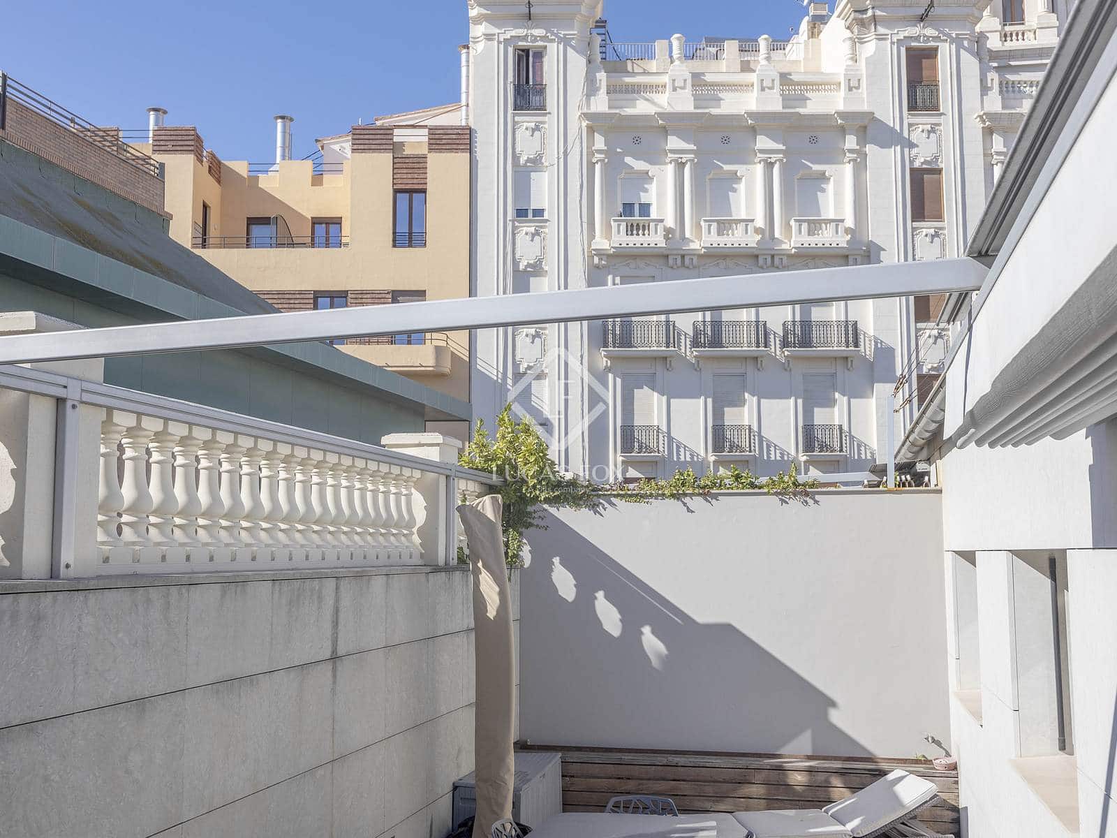 2 sypialnia Penthouse do wynajęcia w Miasto Walencja z garażem - 2 700 € (Ref: 9339149)