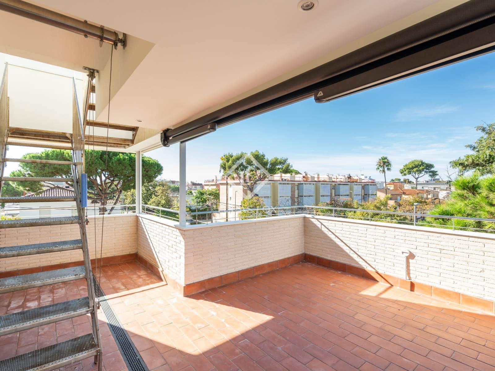 2 bedroom Apartment for rent in Castelldefels with pool garage - € 3,200 (Ref: 9340084)