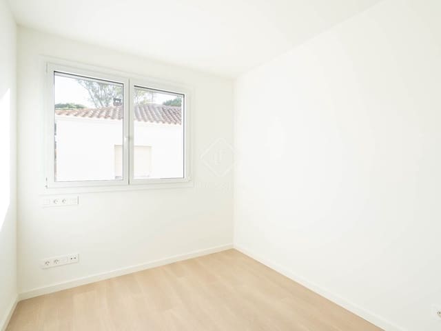 3 soverom Leilighet til leie i Castelldefels med svømmebasseng garasje - € 2 800 (Ref: 9340085)