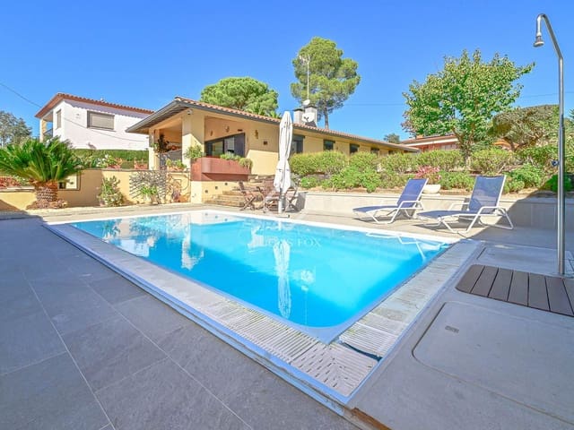 3 bedroom Villa for sale in Santa Cristina d'Aro with pool garage - € 585,000 (Ref: 9340181)