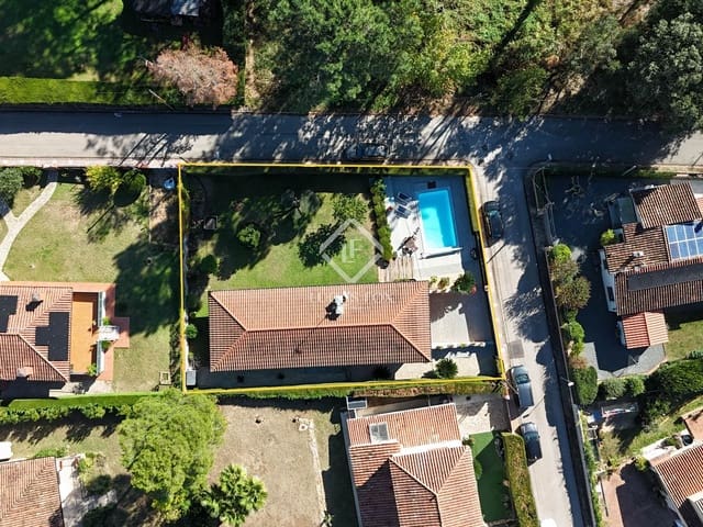 3 bedroom Villa for sale in Santa Cristina d'Aro with pool garage - € 585,000 (Ref: 9340181)