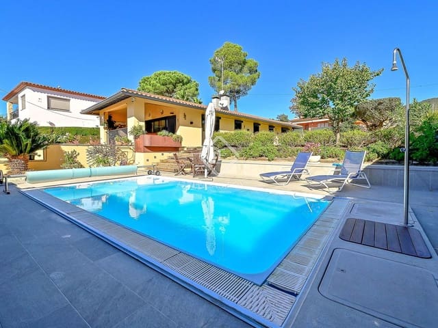 3 bedroom Villa for sale in Santa Cristina d'Aro with pool garage - € 585,000 (Ref: 9340181)