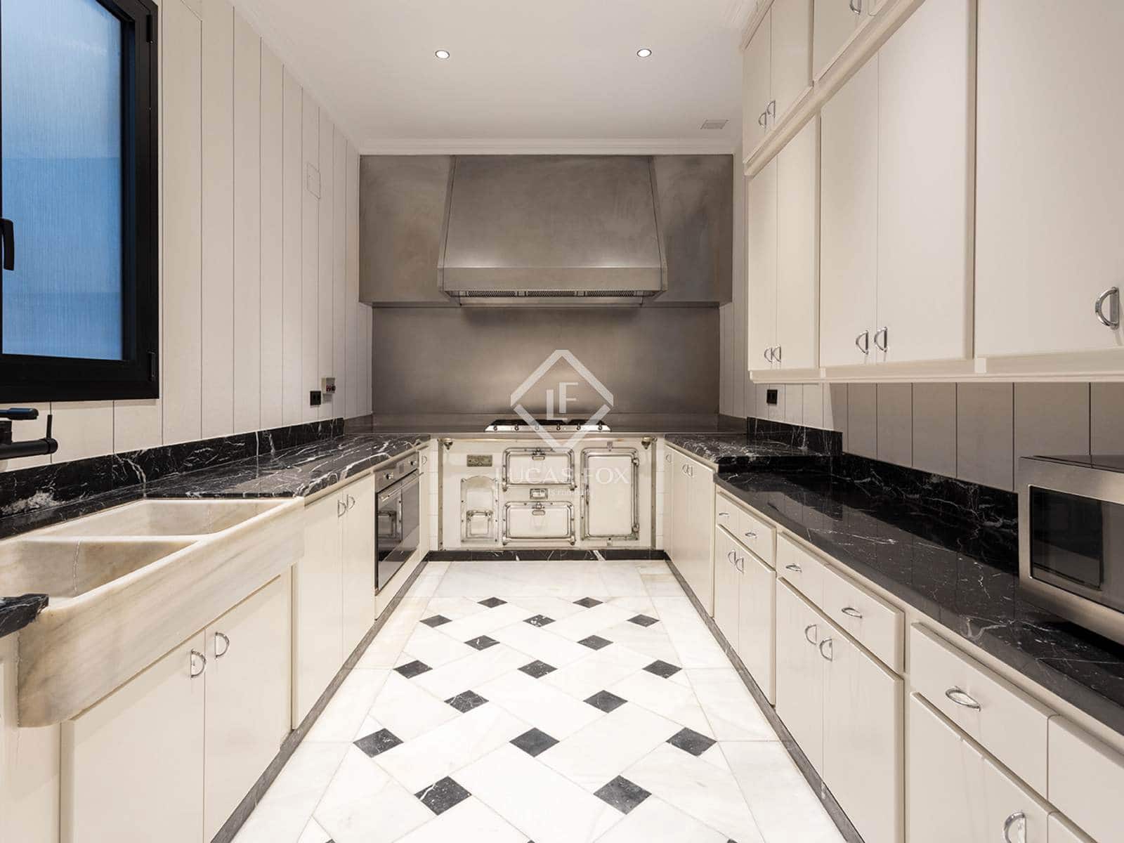 5 quarto Apartamento para arrendar em Barcelona cidade - 20 000 € (Ref: 9343409)