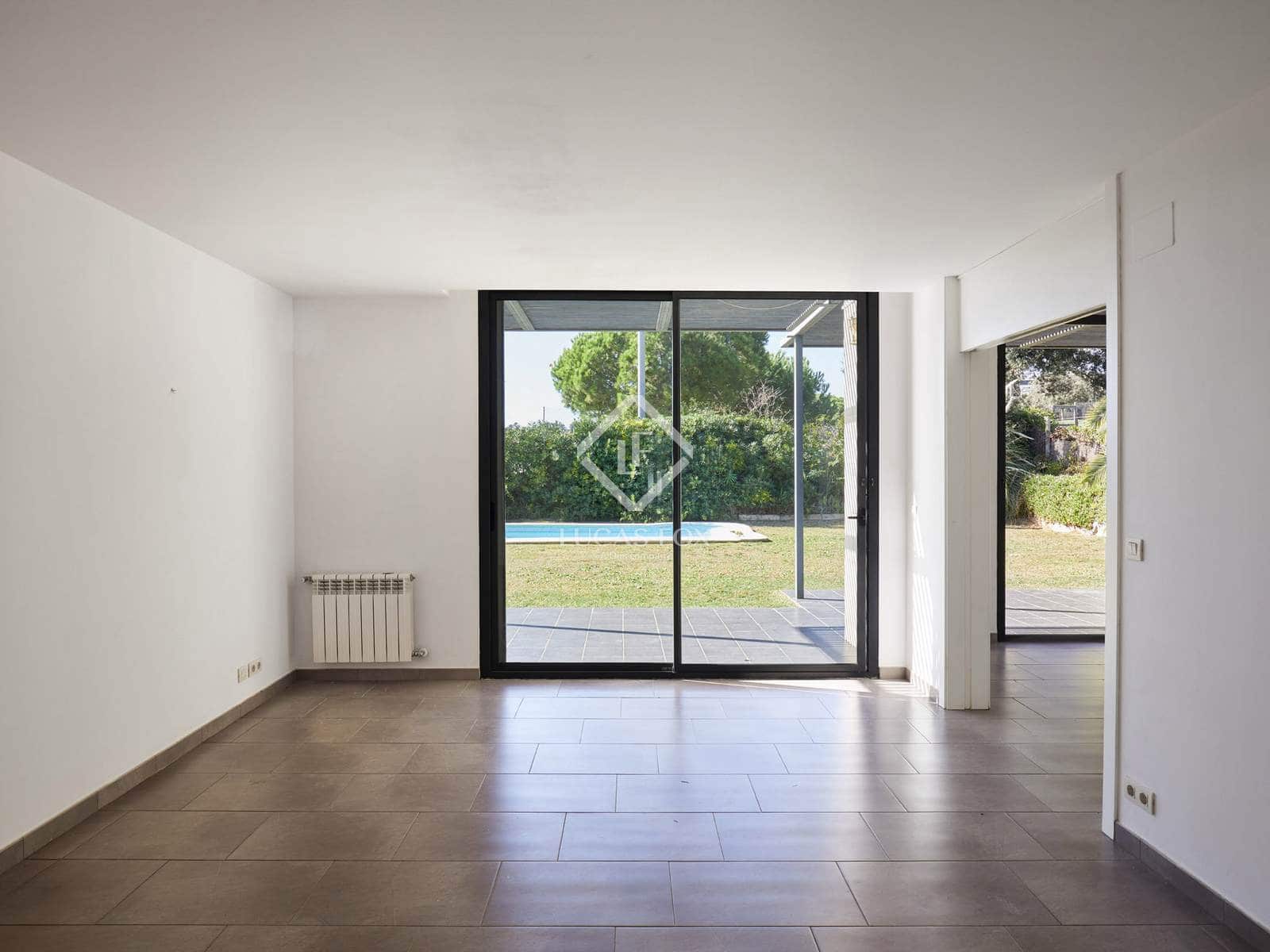 4 chambre Villa/Maison à vendre à Sant Vicenc de Montalt avec piscine garage - 780 000 € (Ref: 9345107)