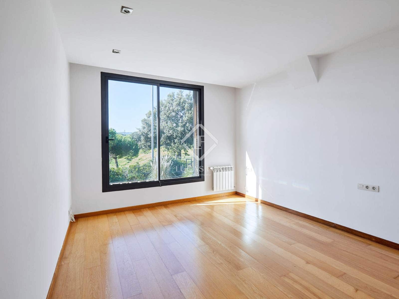 4 chambre Villa/Maison à vendre à Sant Vicenc de Montalt avec piscine garage - 780 000 € (Ref: 9345107)