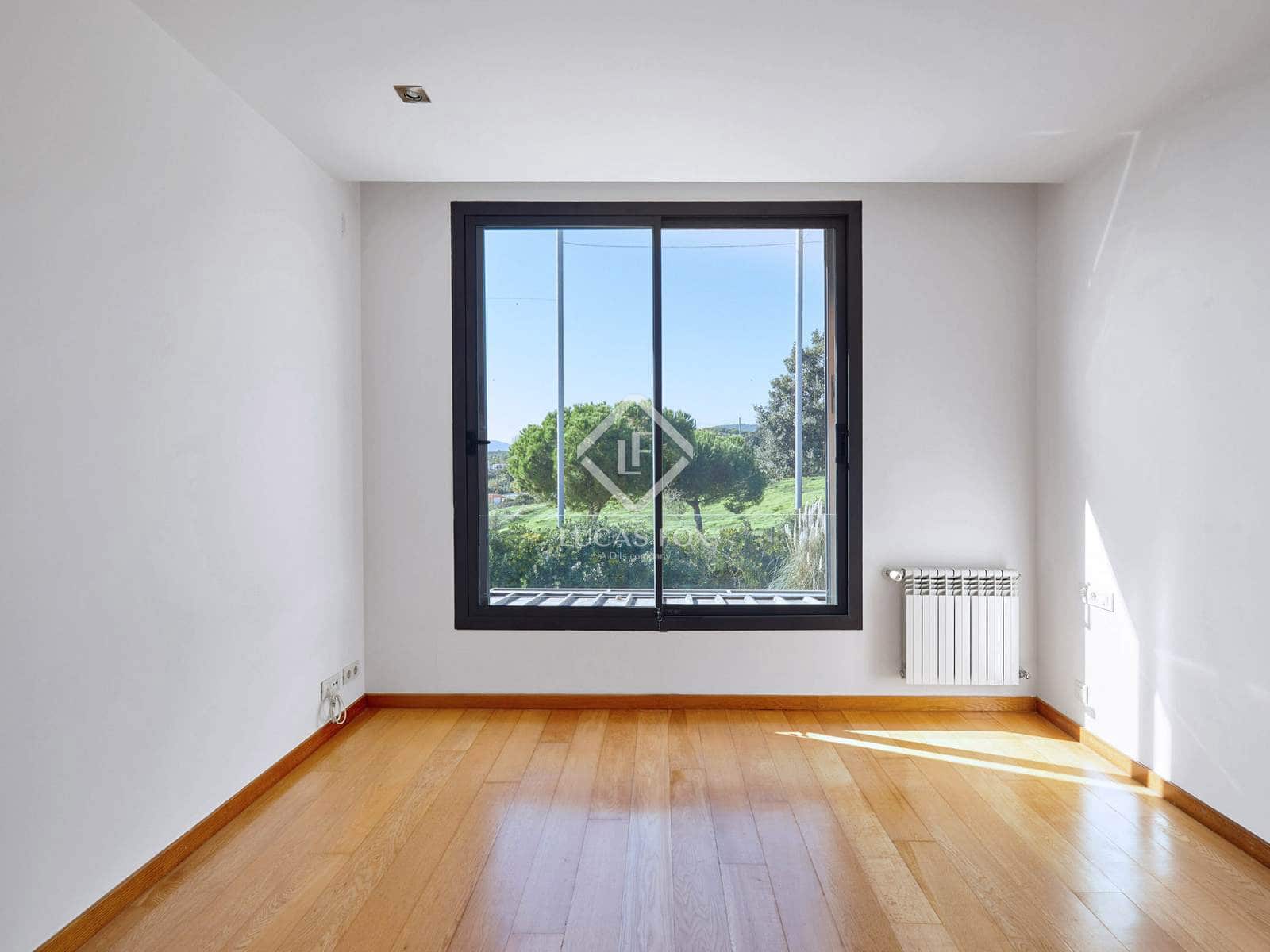 4 chambre Villa/Maison à vendre à Sant Vicenc de Montalt avec piscine garage - 780 000 € (Ref: 9345107)