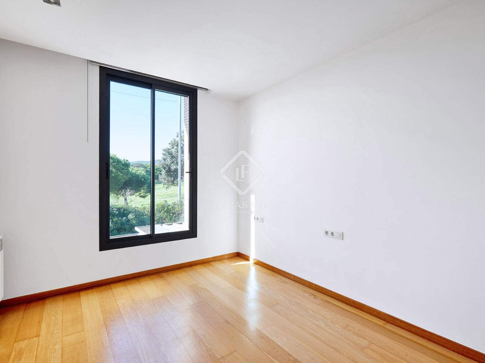 4 chambre Villa/Maison à vendre à Sant Vicenc de Montalt avec piscine garage - 780 000 € (Ref: 9345107)