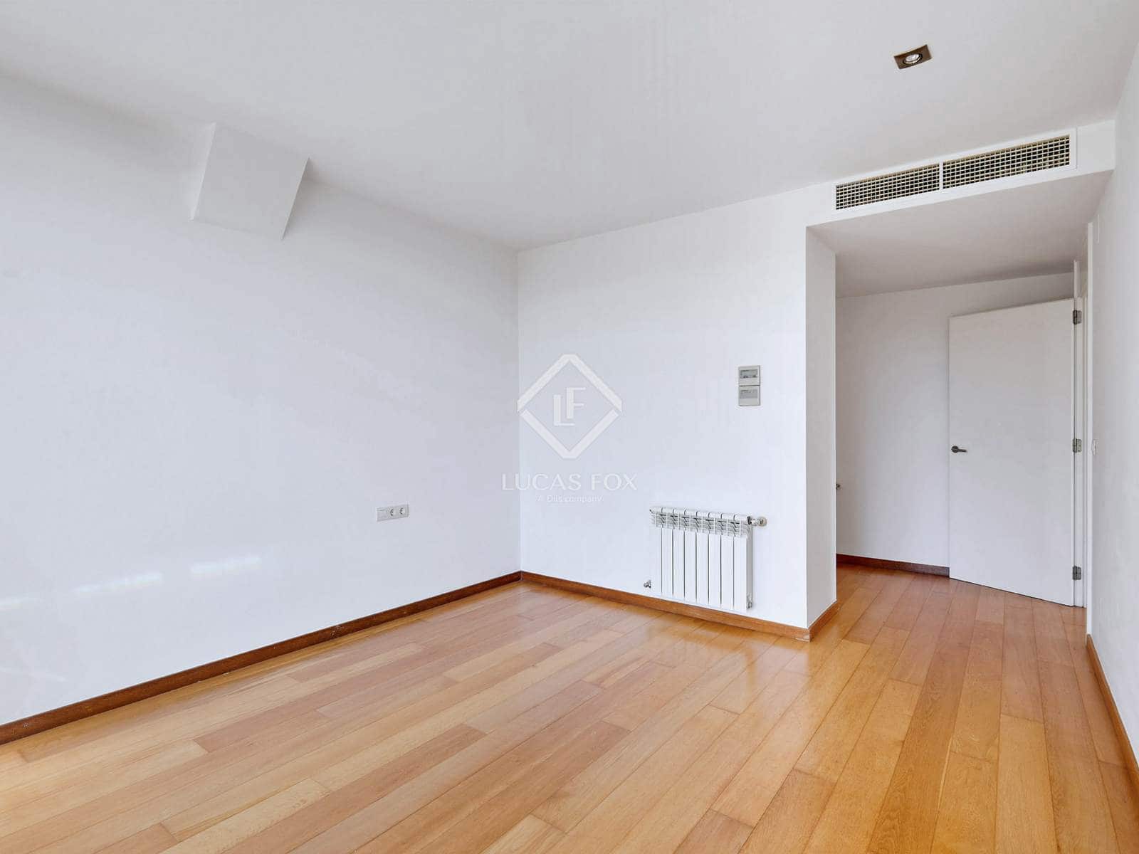 4 chambre Villa/Maison à vendre à Sant Vicenc de Montalt avec piscine garage - 780 000 € (Ref: 9345107)