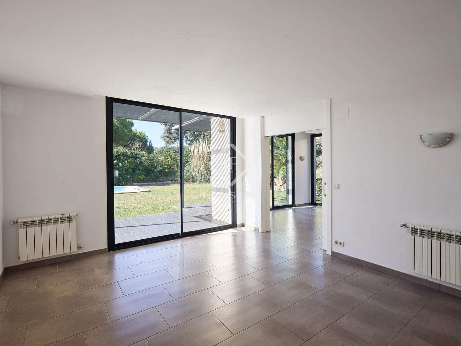 4 chambre Villa/Maison à vendre à Sant Vicenc de Montalt avec piscine garage - 780 000 € (Ref: 9345107)