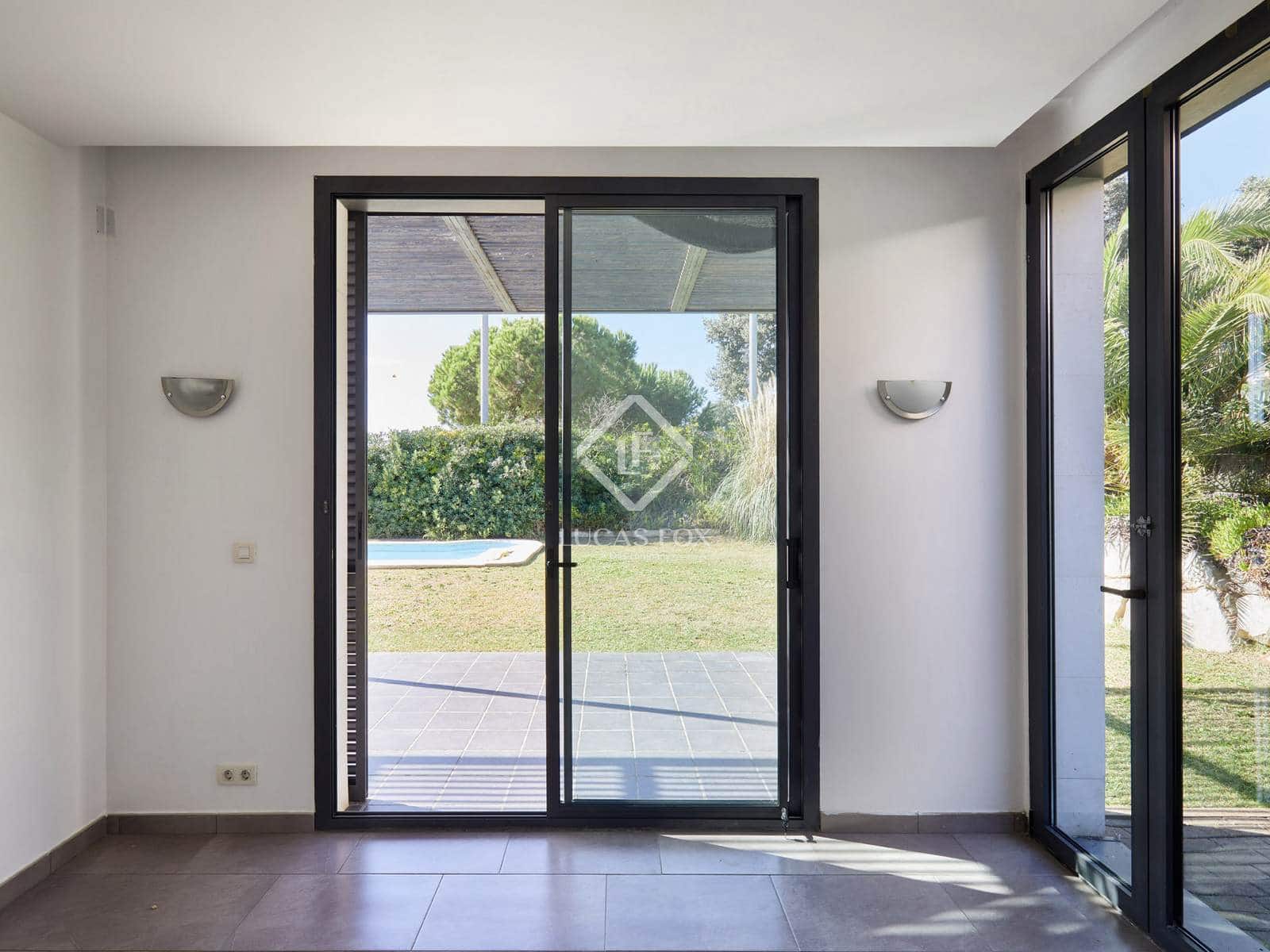 4 chambre Villa/Maison à vendre à Sant Vicenc de Montalt avec piscine garage - 780 000 € (Ref: 9345107)