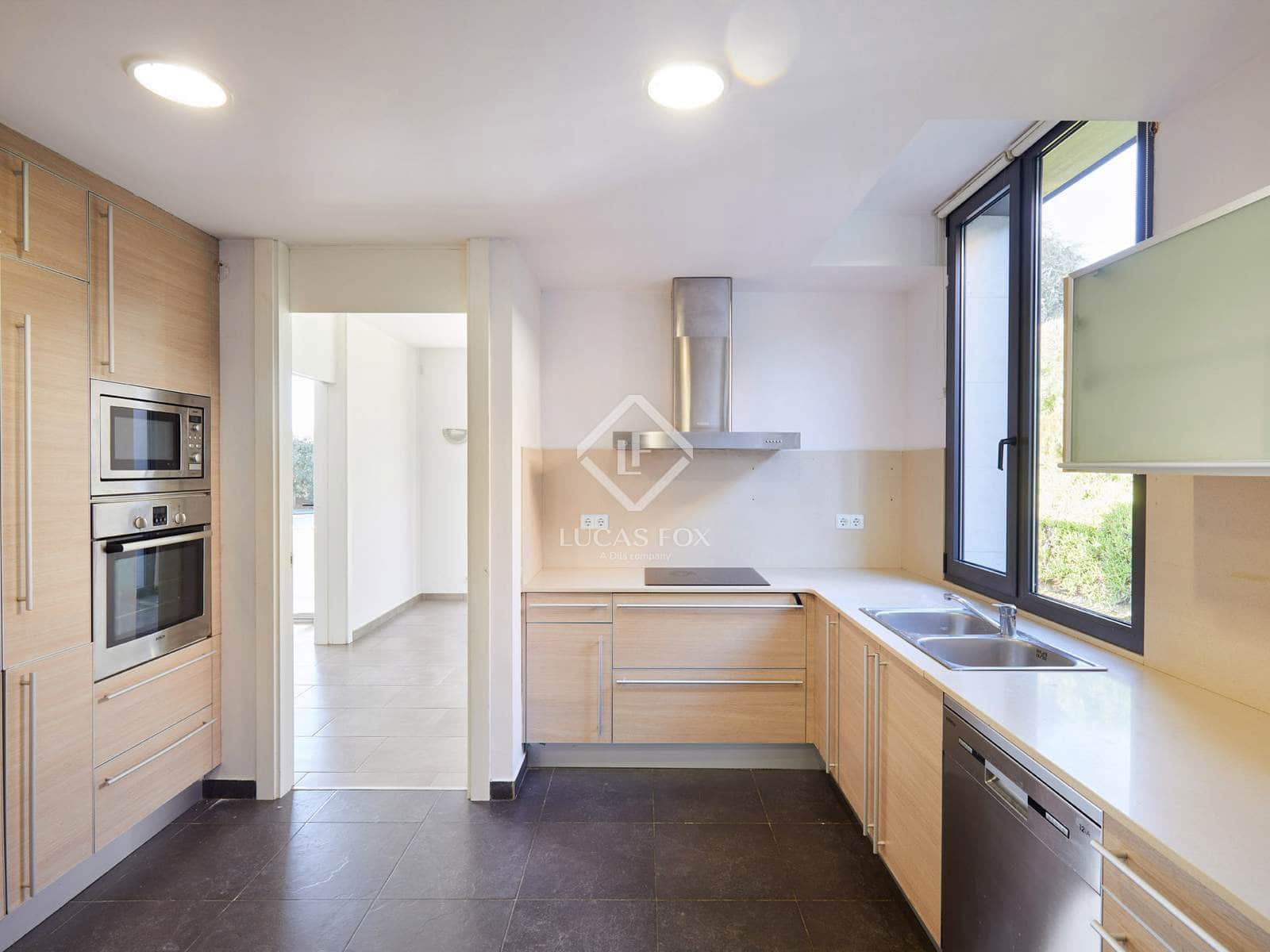 4 chambre Villa/Maison à vendre à Sant Vicenc de Montalt avec piscine garage - 780 000 € (Ref: 9345107)