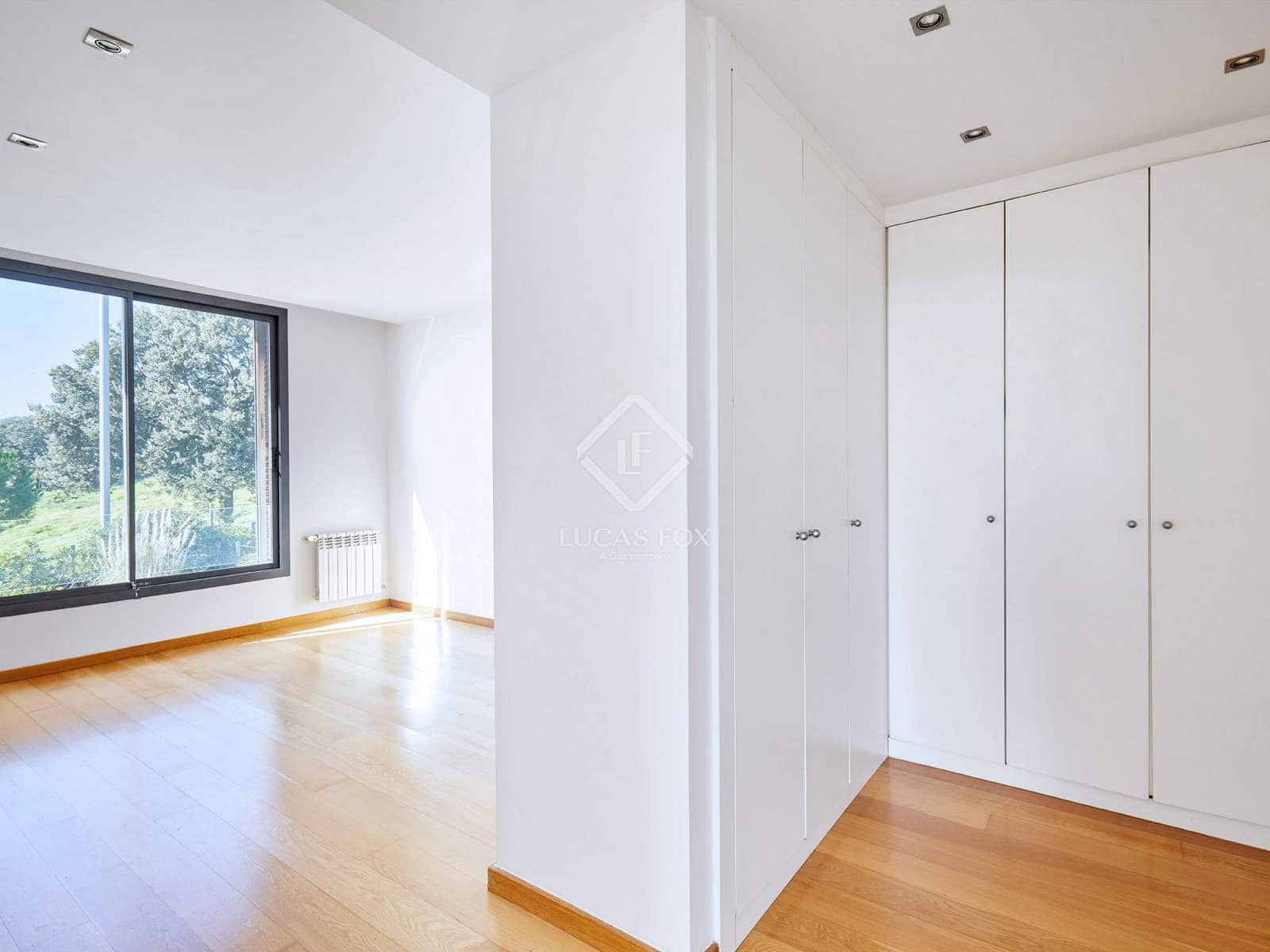 4 chambre Villa/Maison à vendre à Sant Vicenc de Montalt avec piscine garage - 780 000 € (Ref: 9345107)