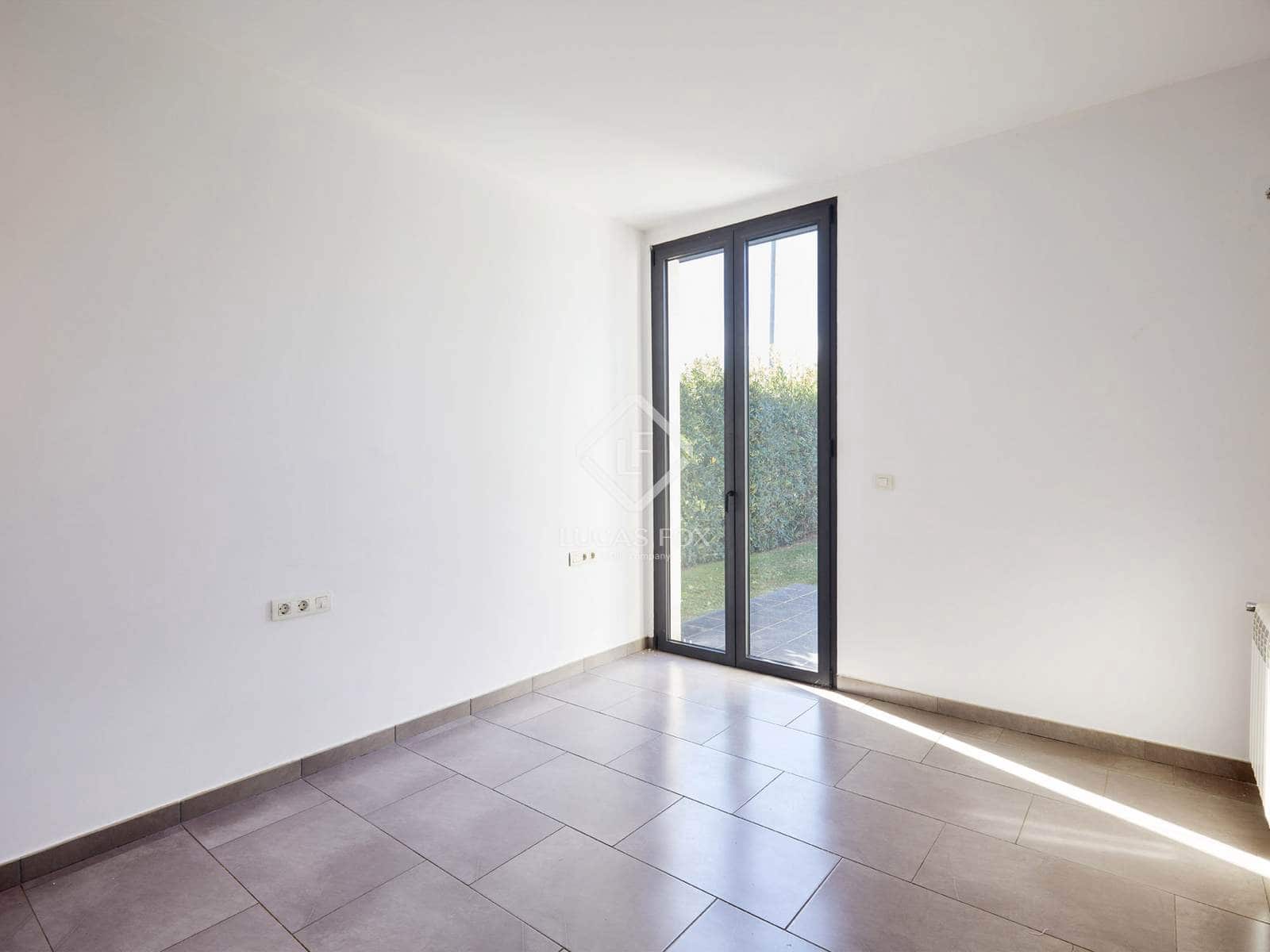 4 chambre Villa/Maison à vendre à Sant Vicenc de Montalt avec piscine garage - 780 000 € (Ref: 9345107)