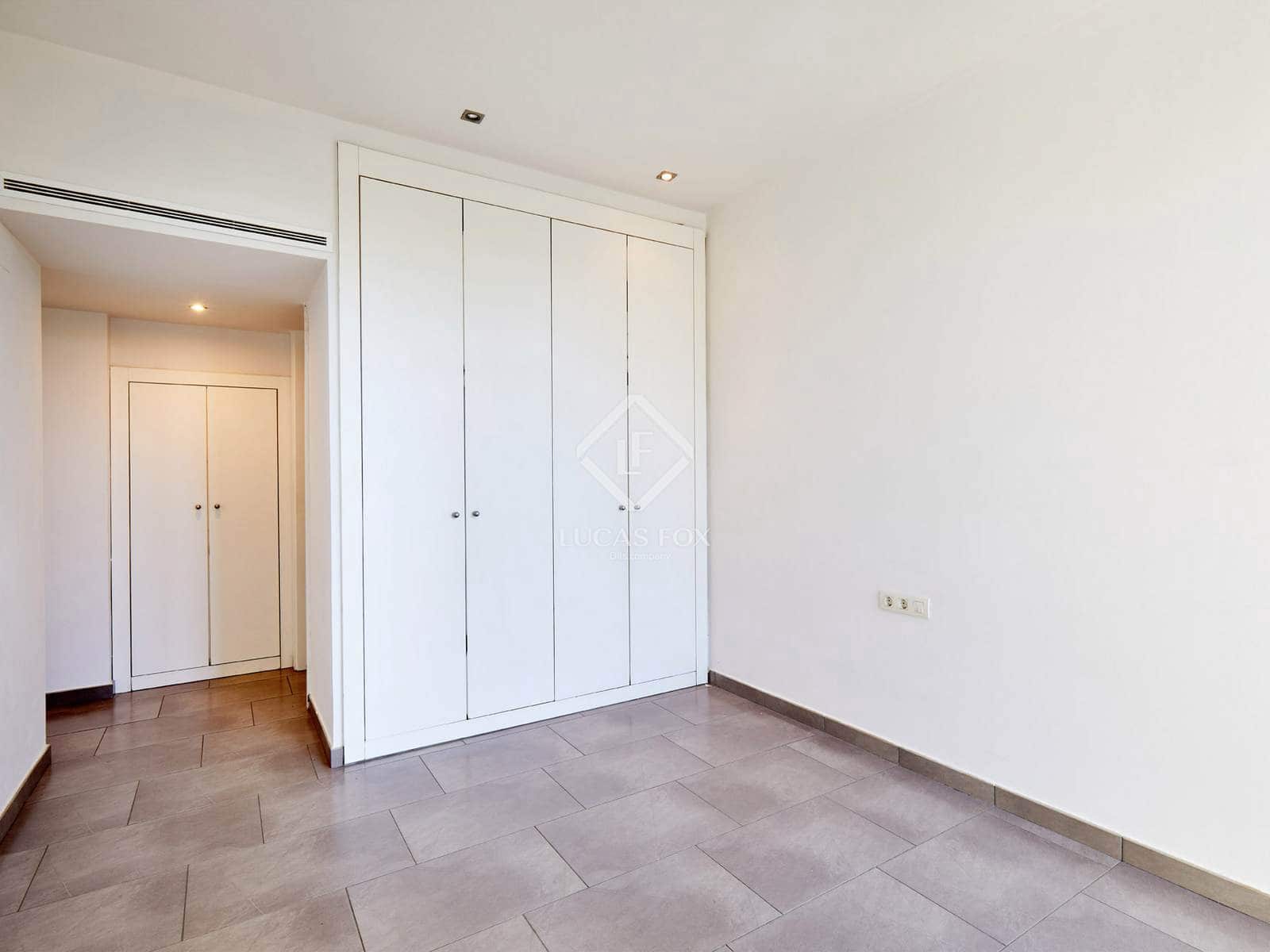 4 chambre Villa/Maison à vendre à Sant Vicenc de Montalt avec piscine garage - 780 000 € (Ref: 9345107)