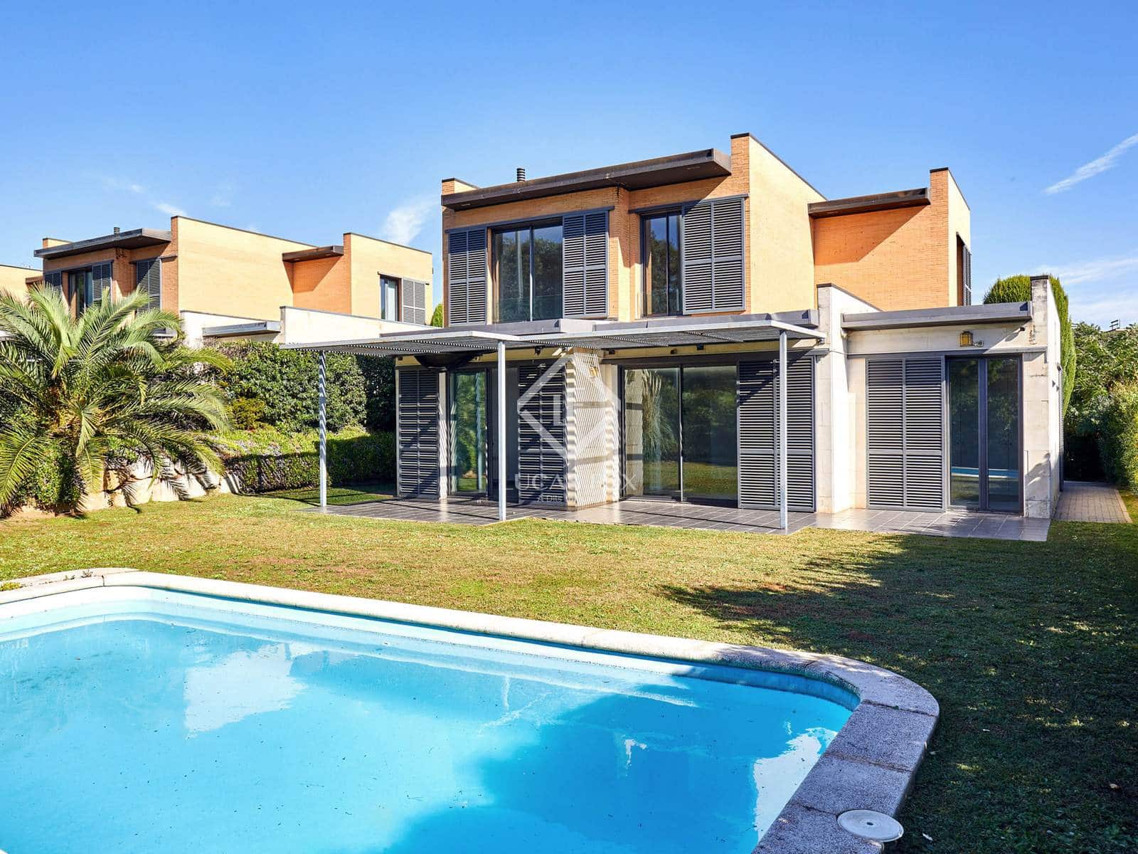 4 chambre Villa/Maison à vendre à Sant Vicenc de Montalt avec piscine garage - 780 000 € (Ref: 9345107)