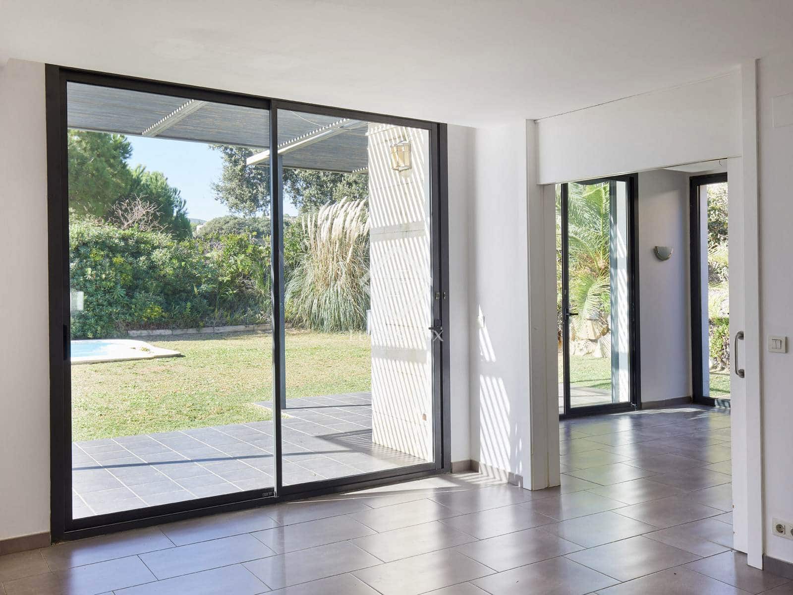 4 chambre Villa/Maison à vendre à Sant Vicenc de Montalt avec piscine garage - 780 000 € (Ref: 9345107)