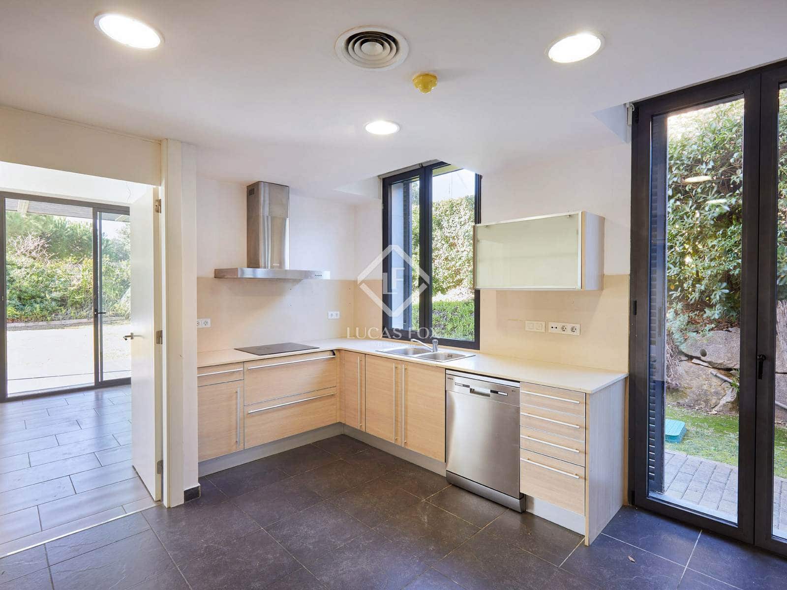 4 chambre Villa/Maison à vendre à Sant Vicenc de Montalt avec piscine garage - 780 000 € (Ref: 9345107)