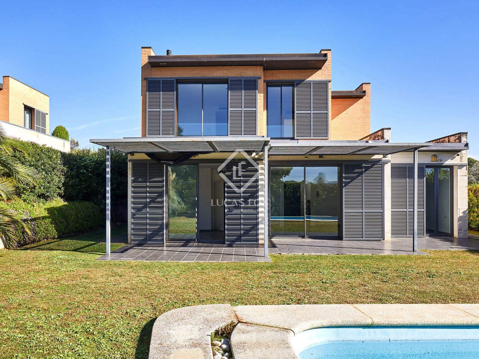 4 chambre Villa/Maison à vendre à Sant Vicenc de Montalt avec piscine garage - 780 000 € (Ref: 9345107)