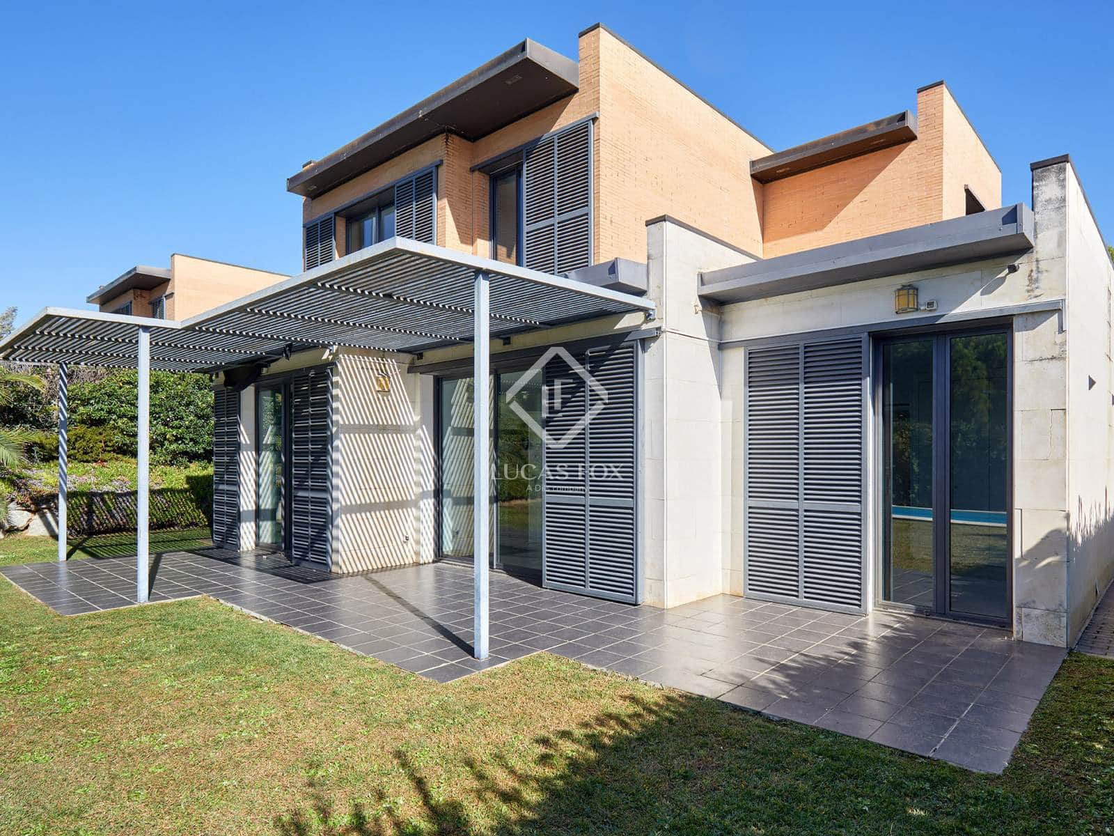 4 chambre Villa/Maison à vendre à Sant Vicenc de Montalt avec piscine garage - 780 000 € (Ref: 9345107)