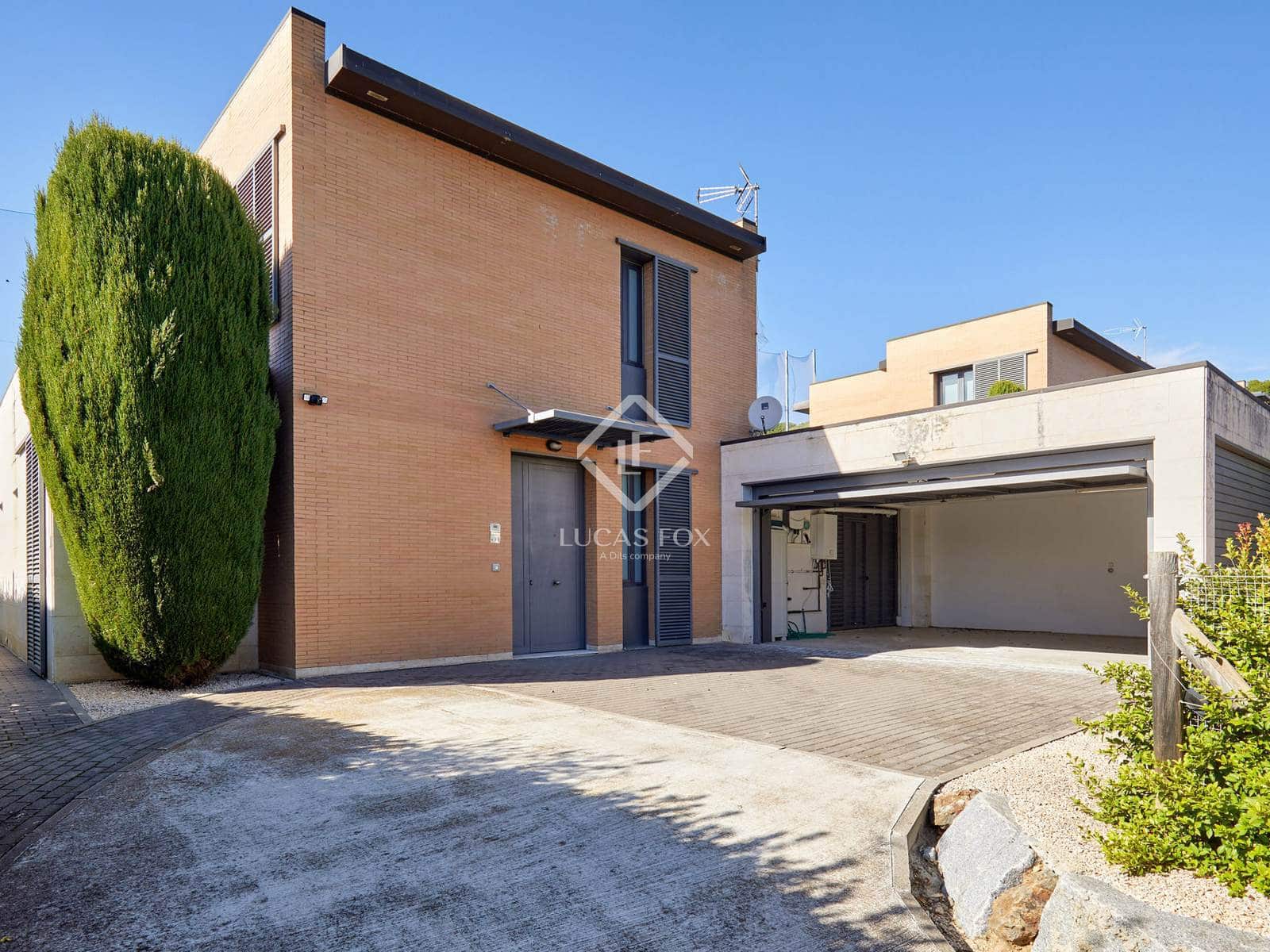 4 chambre Villa/Maison à vendre à Sant Vicenc de Montalt avec piscine garage - 780 000 € (Ref: 9345107)