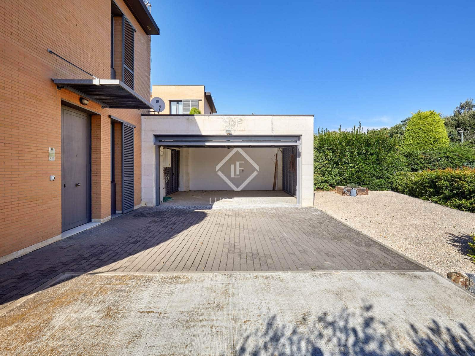 4 chambre Villa/Maison à vendre à Sant Vicenc de Montalt avec piscine garage - 780 000 € (Ref: 9345107)