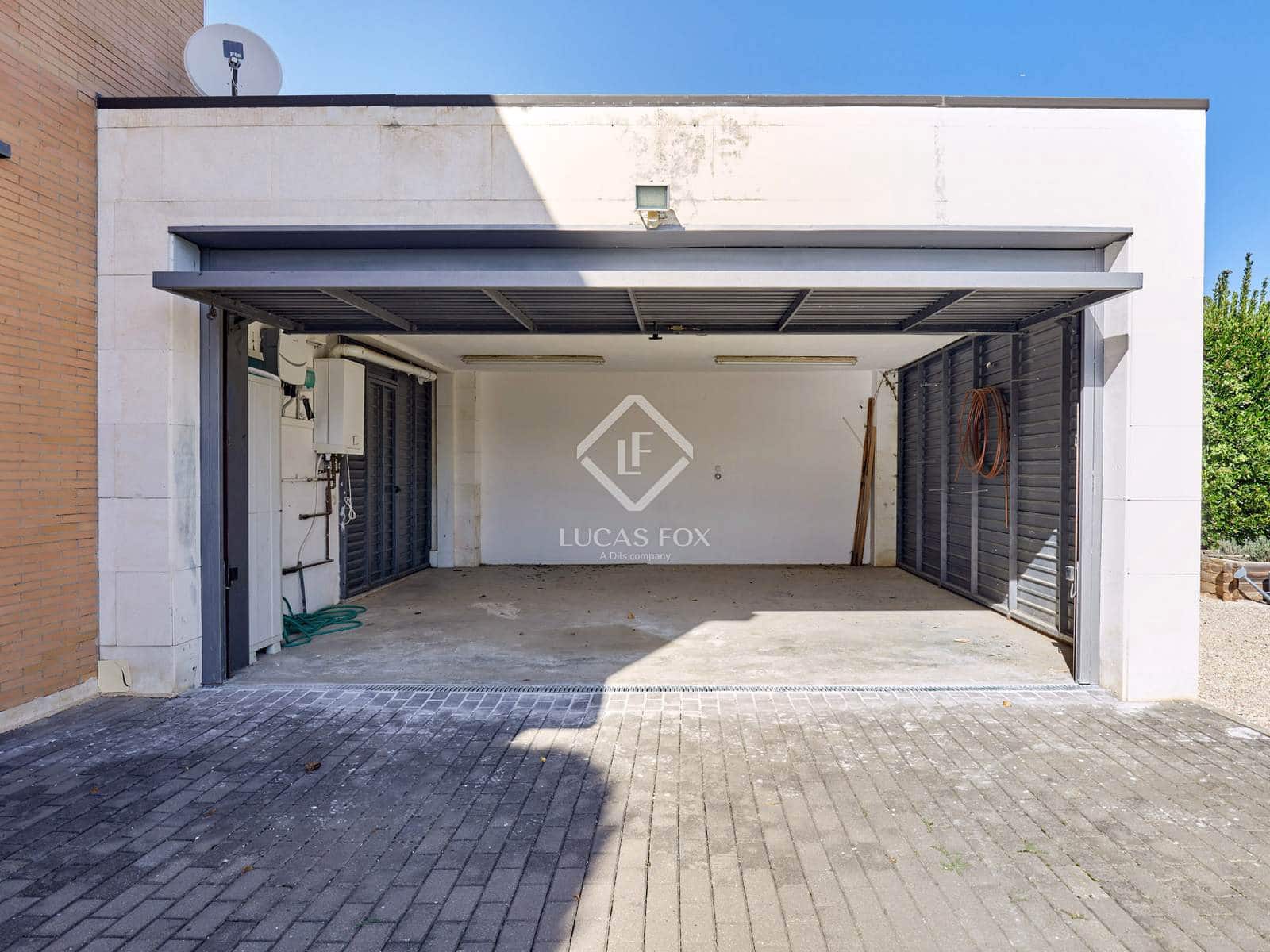 4 chambre Villa/Maison à vendre à Sant Vicenc de Montalt avec piscine garage - 780 000 € (Ref: 9345107)