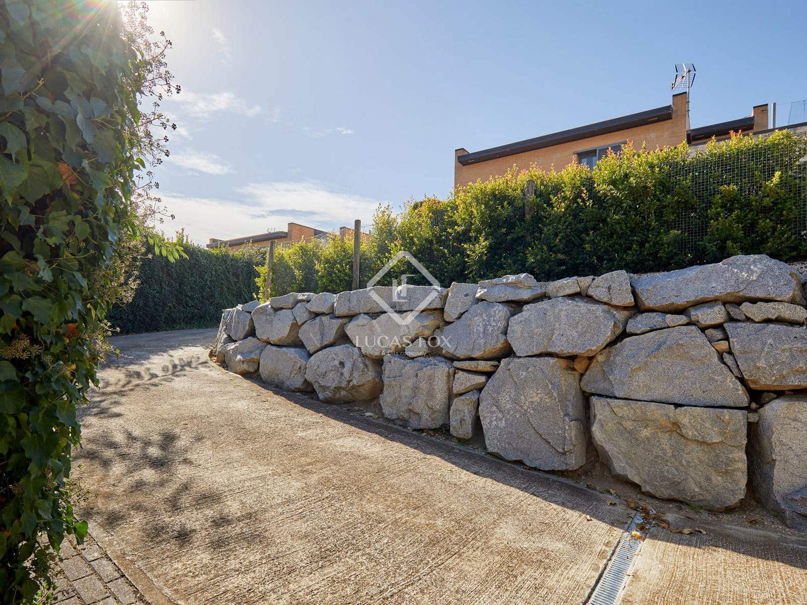 4 chambre Villa/Maison à vendre à Sant Vicenc de Montalt avec piscine garage - 780 000 € (Ref: 9345107)