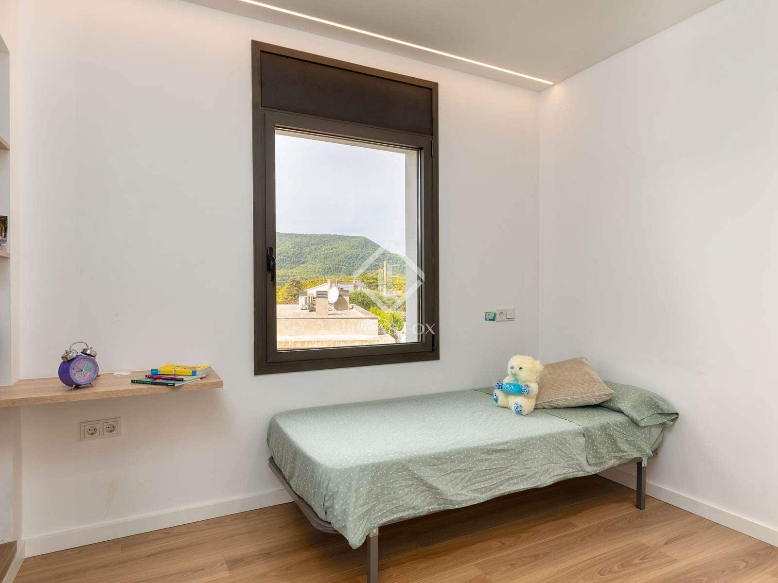 Chalet de 6 habitaciones en Banyoles en venta con garaje - 895.000 € (Ref: 9345691)