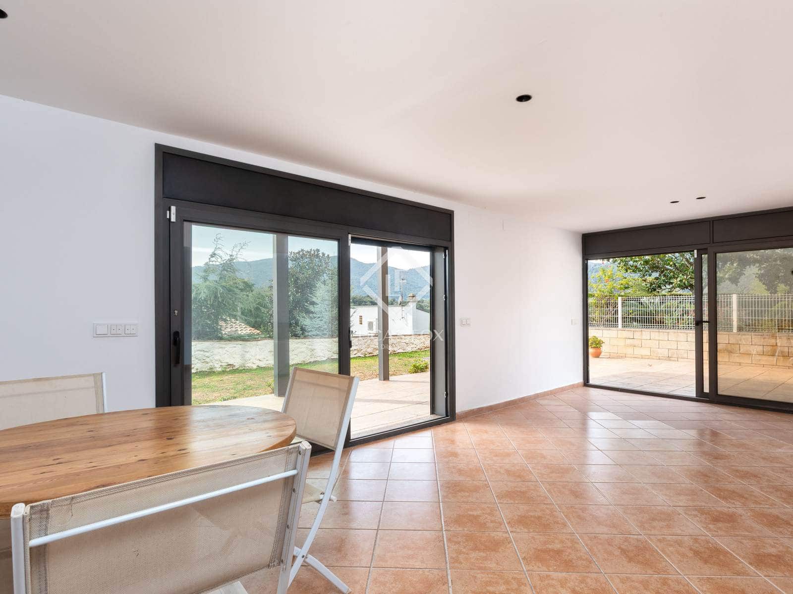 Chalet de 6 habitaciones en Banyoles en venta con garaje - 895.000 € (Ref: 9345691)