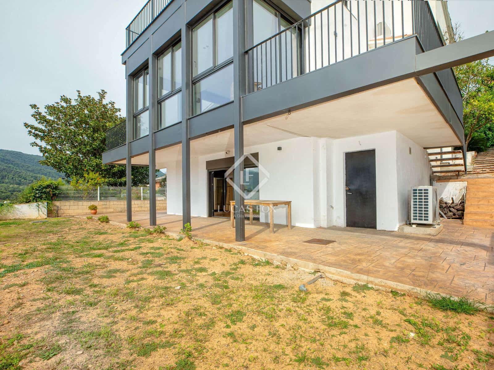 Chalet de 6 habitaciones en Banyoles en venta con garaje - 895.000 € (Ref: 9345691)