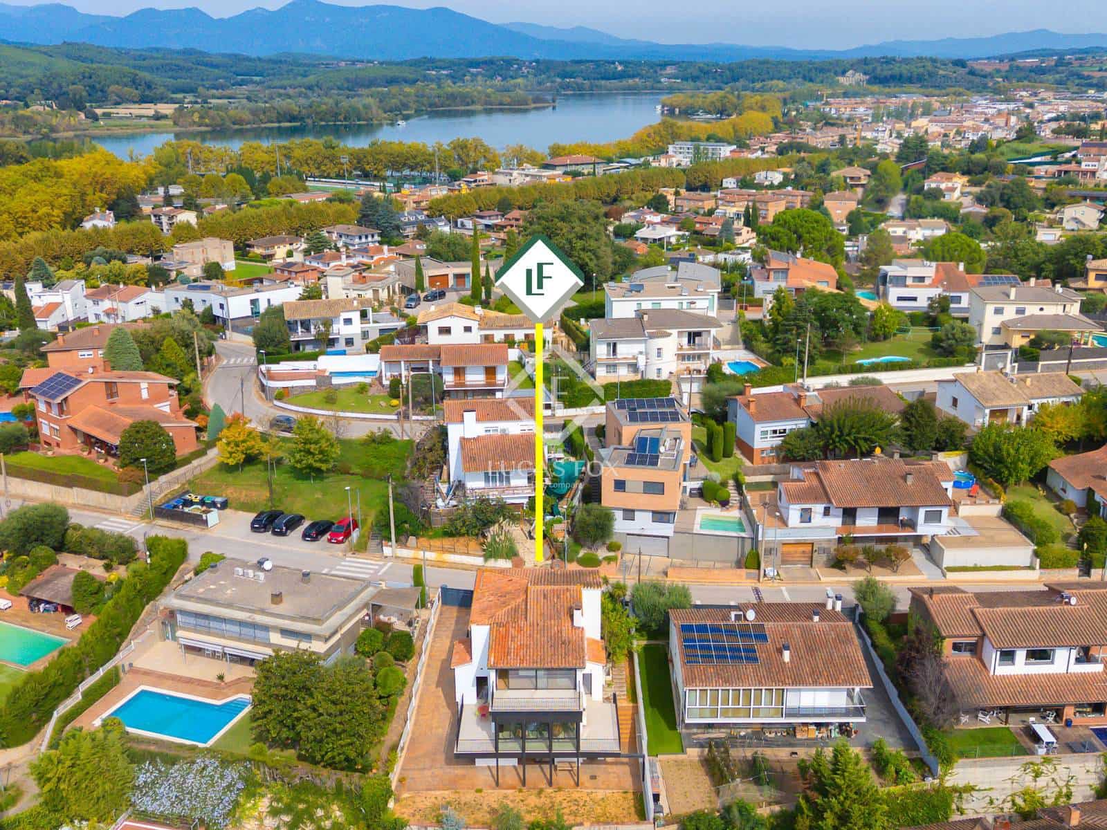 Chalet de 6 habitaciones en Banyoles en venta con garaje - 895.000 € (Ref: 9345691)