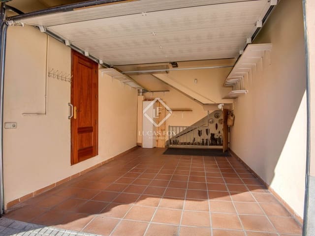 5 slaapkamer Finca/Landhuis te koop in Sant Feliu de Guíxols met garage - € 420.000 (Ref: 9347976)
