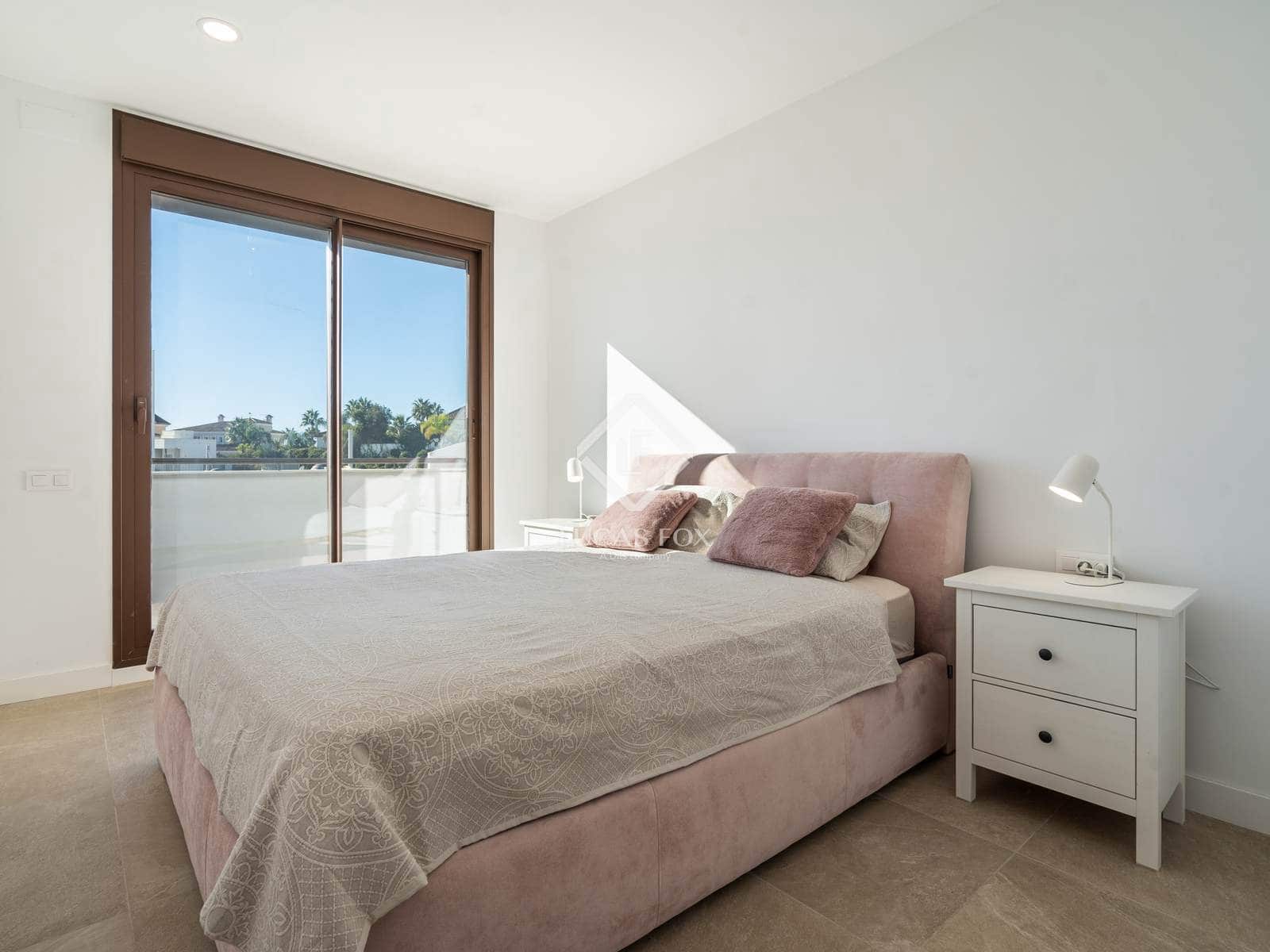 3 chambre Appartement à vendre à Estepona avec garage - 899 000 € (Ref: 9347979)