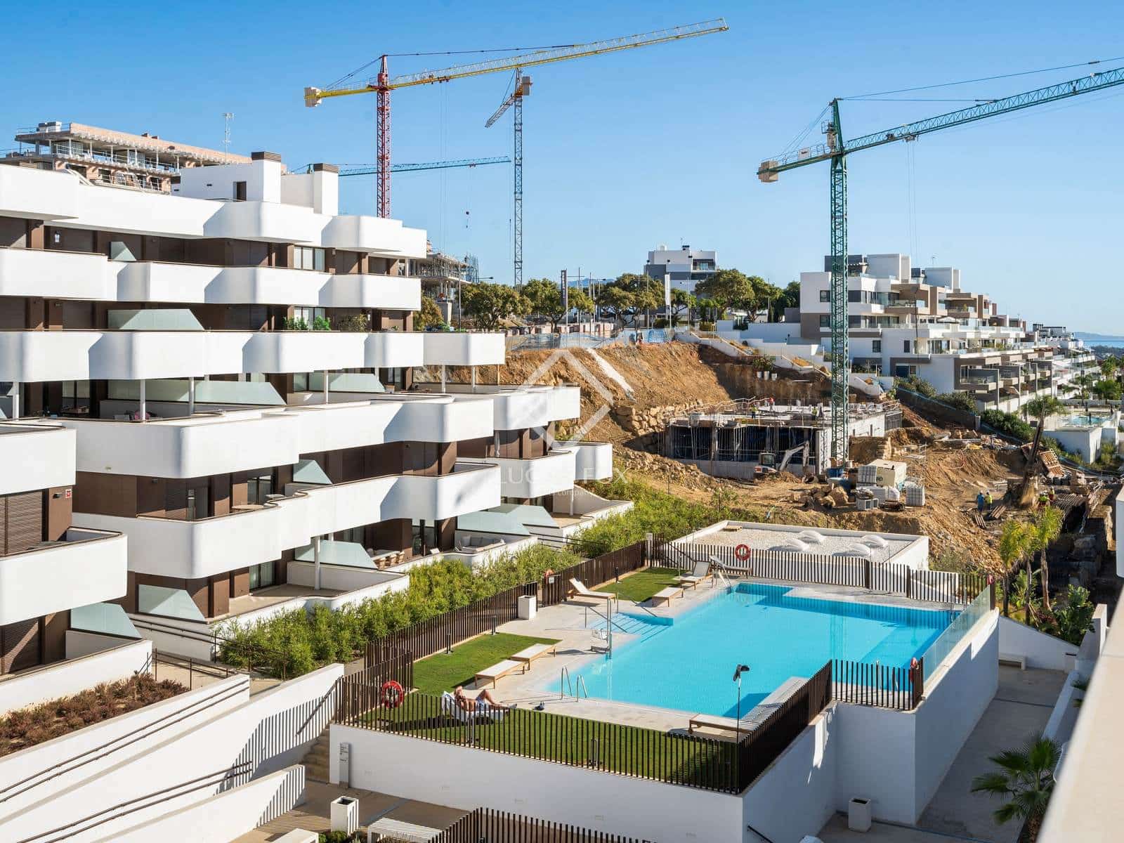 3 chambre Appartement à vendre à Estepona avec garage - 899 000 € (Ref: 9347979)