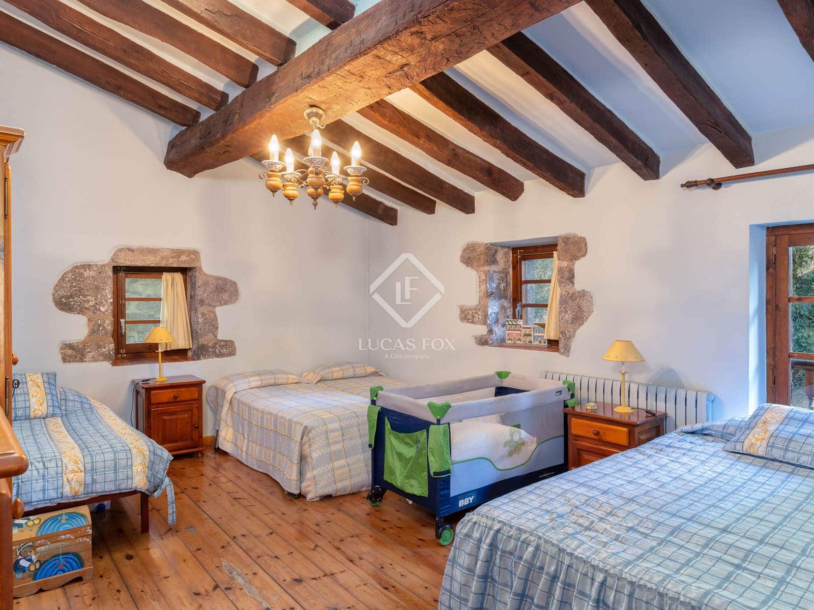 7 sovrum Finca/Hus på landet till salu i Olot - 1 450 000 € (Ref: 9347980)