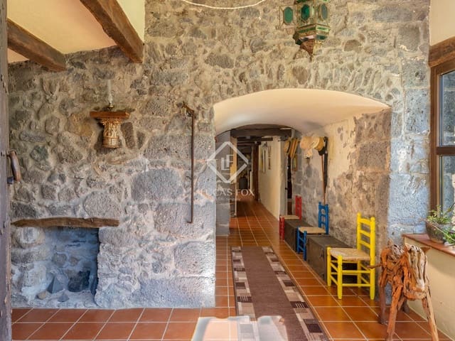 7 bedroom Finca/Country House for sale in Olot - € 1,450,000 (Ref: 9347980)