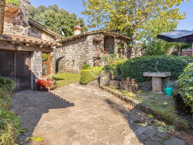 7 bedroom Finca/Country House for sale in Olot - € 1,450,000 (Ref: 9347980)