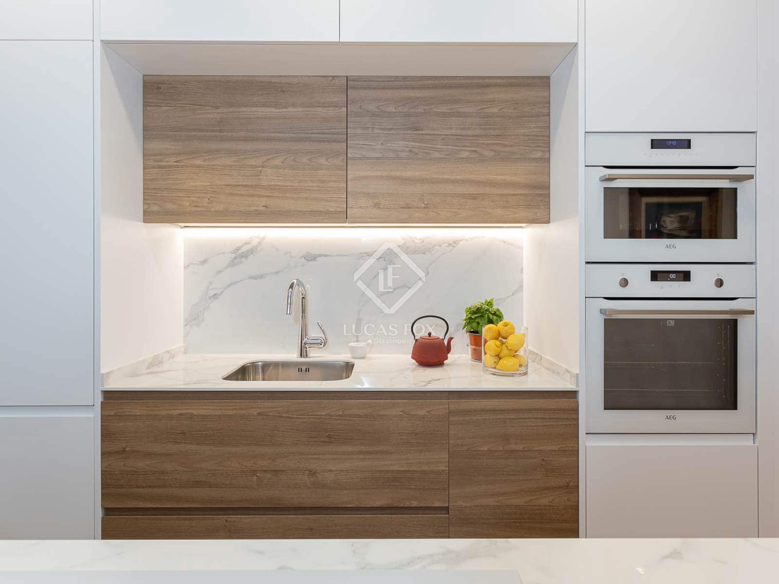 2 slaapkamer Appartement te huur in Barcelona stad - € 2.700 (Ref: 9348557)