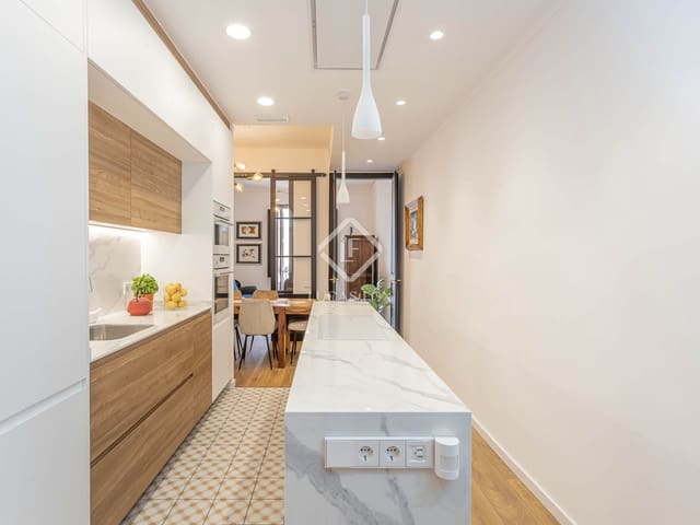 2 slaapkamer Appartement te huur in Barcelona stad - € 2.700 (Ref: 9348557)