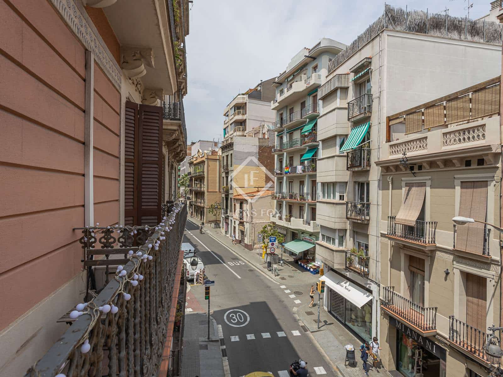 2 slaapkamer Appartement te huur in Barcelona stad - € 2.700 (Ref: 9348557)