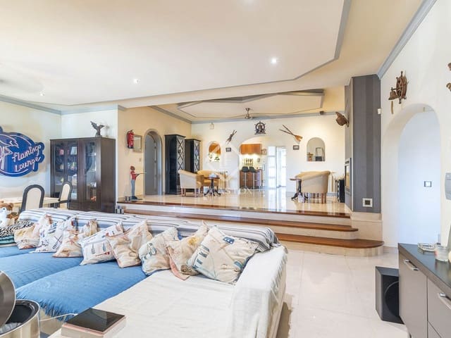 4 bedroom Villa for sale in Calpe / Calp with pool garage - € 1,100,000 (Ref: 9348785)