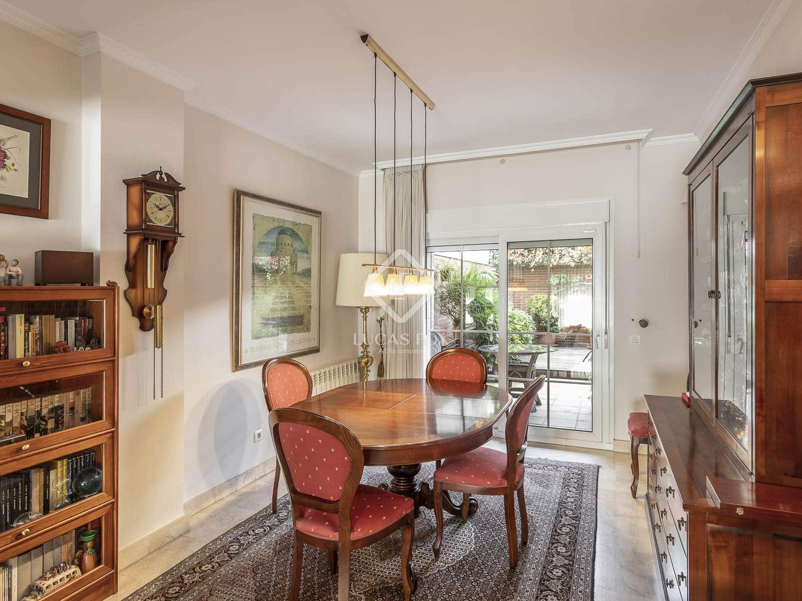 4 slaapkamer Villa te koop in Madrid stad met zwembad garage - € 1.295.000 (Ref: 9349982)