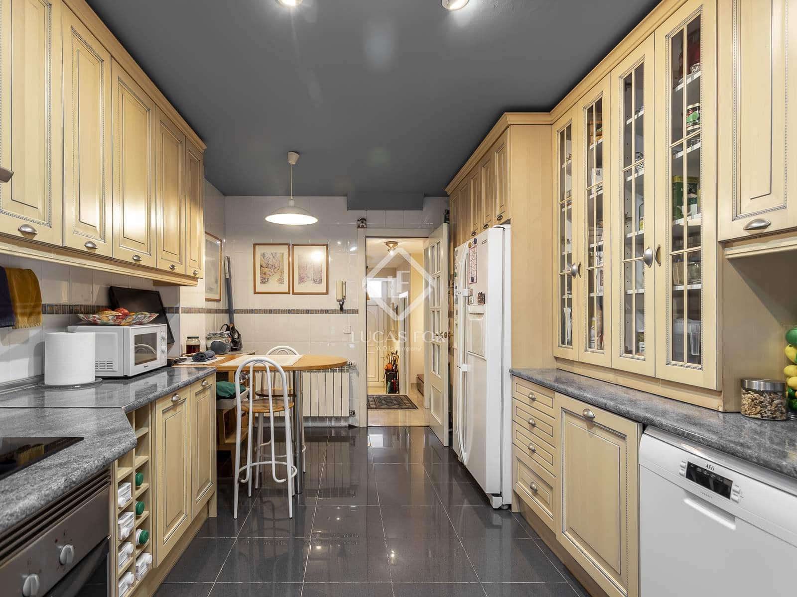 4 slaapkamer Villa te koop in Madrid stad met zwembad garage - € 1.295.000 (Ref: 9349982)