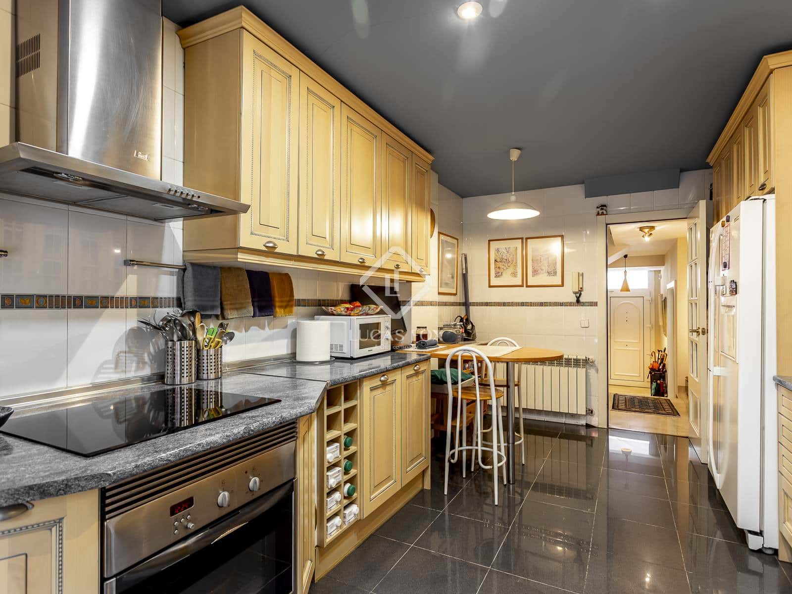 4 slaapkamer Villa te koop in Madrid stad met zwembad garage - € 1.295.000 (Ref: 9349982)