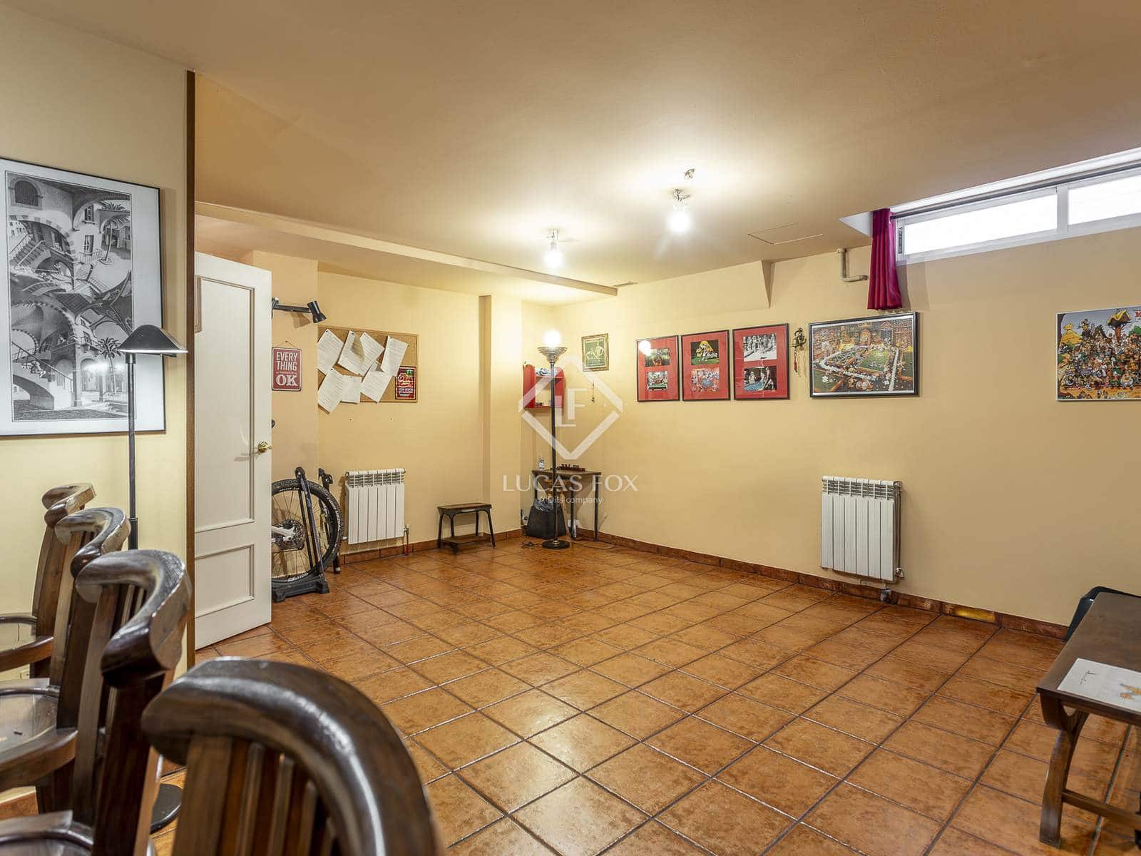 4 slaapkamer Villa te koop in Madrid stad met zwembad garage - € 1.295.000 (Ref: 9349982)