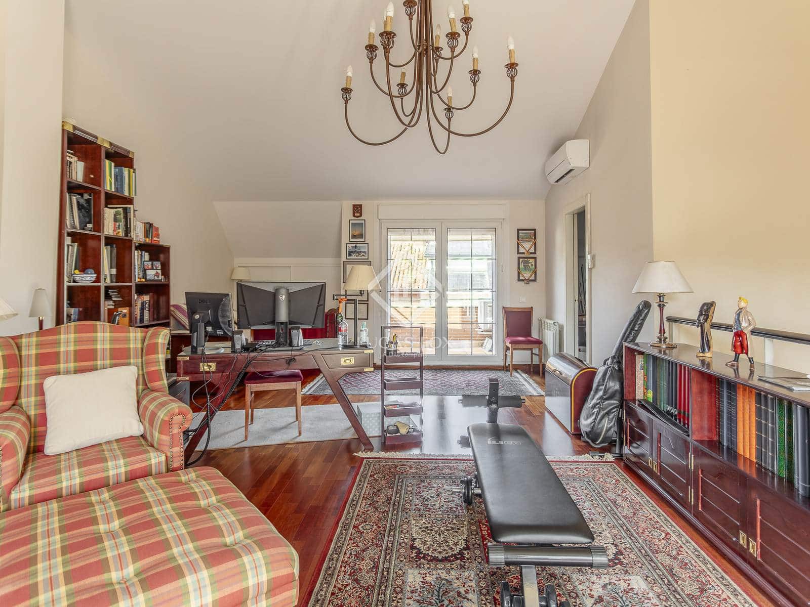 4 slaapkamer Villa te koop in Madrid stad met zwembad garage - € 1.295.000 (Ref: 9349982)