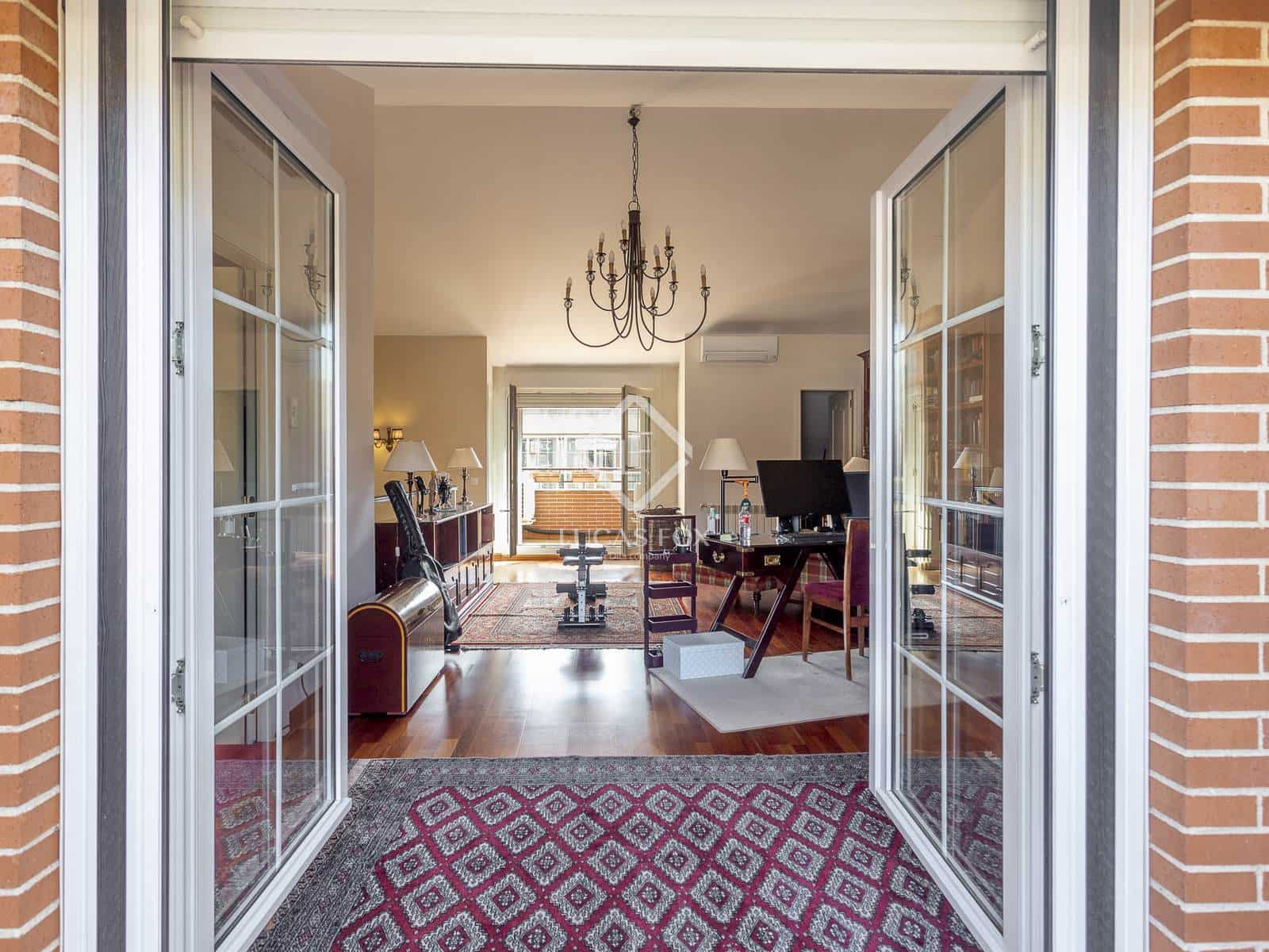 4 slaapkamer Villa te koop in Madrid stad met zwembad garage - € 1.295.000 (Ref: 9349982)