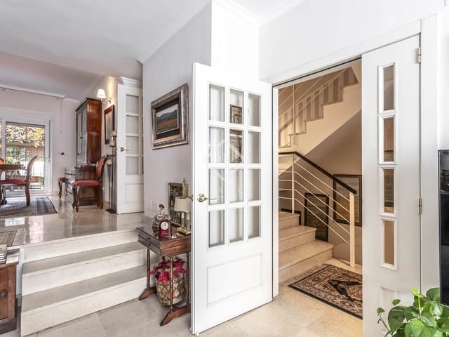 4 sypialnia Willa na sprzedaż w Miasto Madryt z basenem garażem - 1 295 000 € (Ref: 9349982)