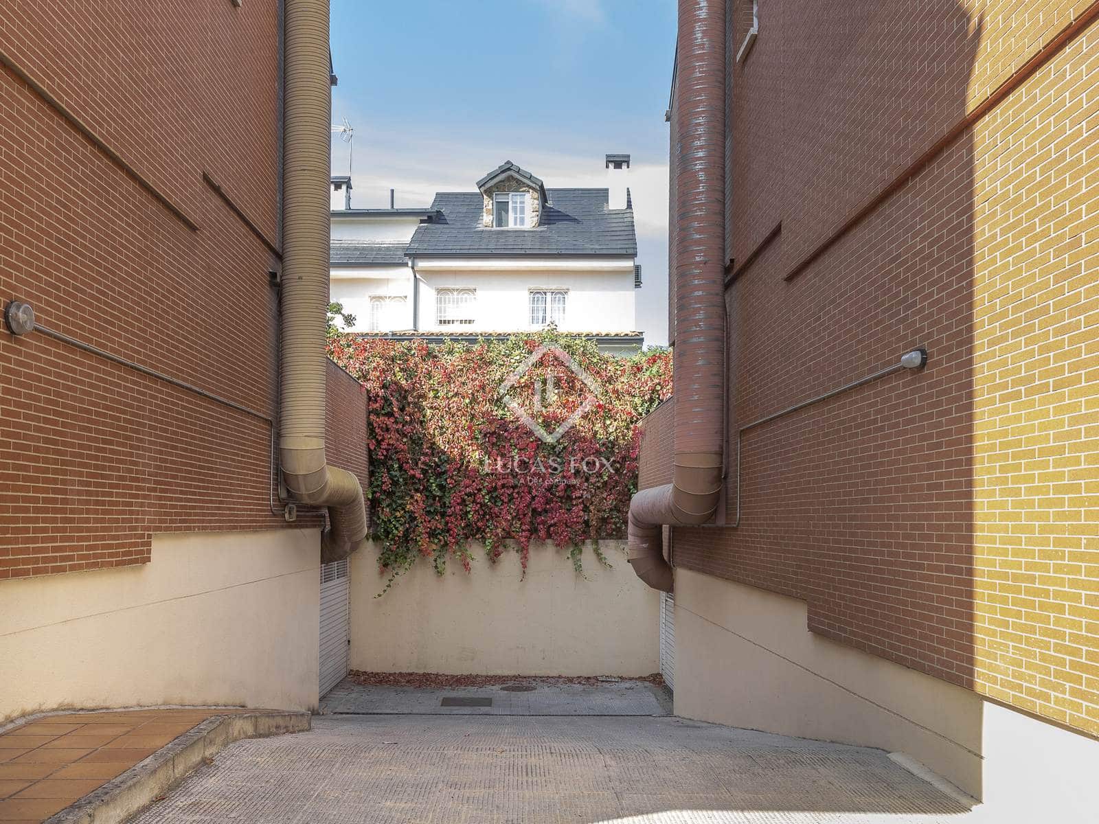 4 slaapkamer Villa te koop in Madrid stad met zwembad garage - € 1.295.000 (Ref: 9349982)