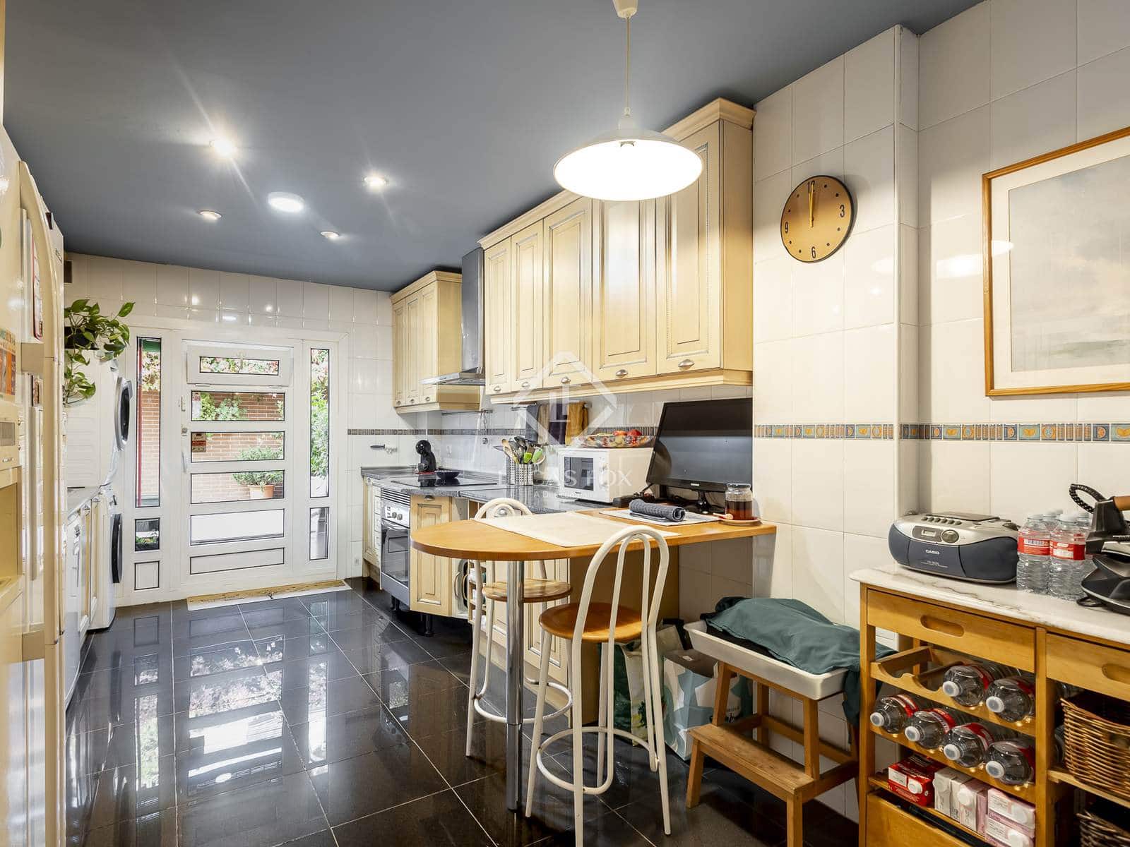 4 slaapkamer Villa te koop in Madrid stad met zwembad garage - € 1.295.000 (Ref: 9349982)